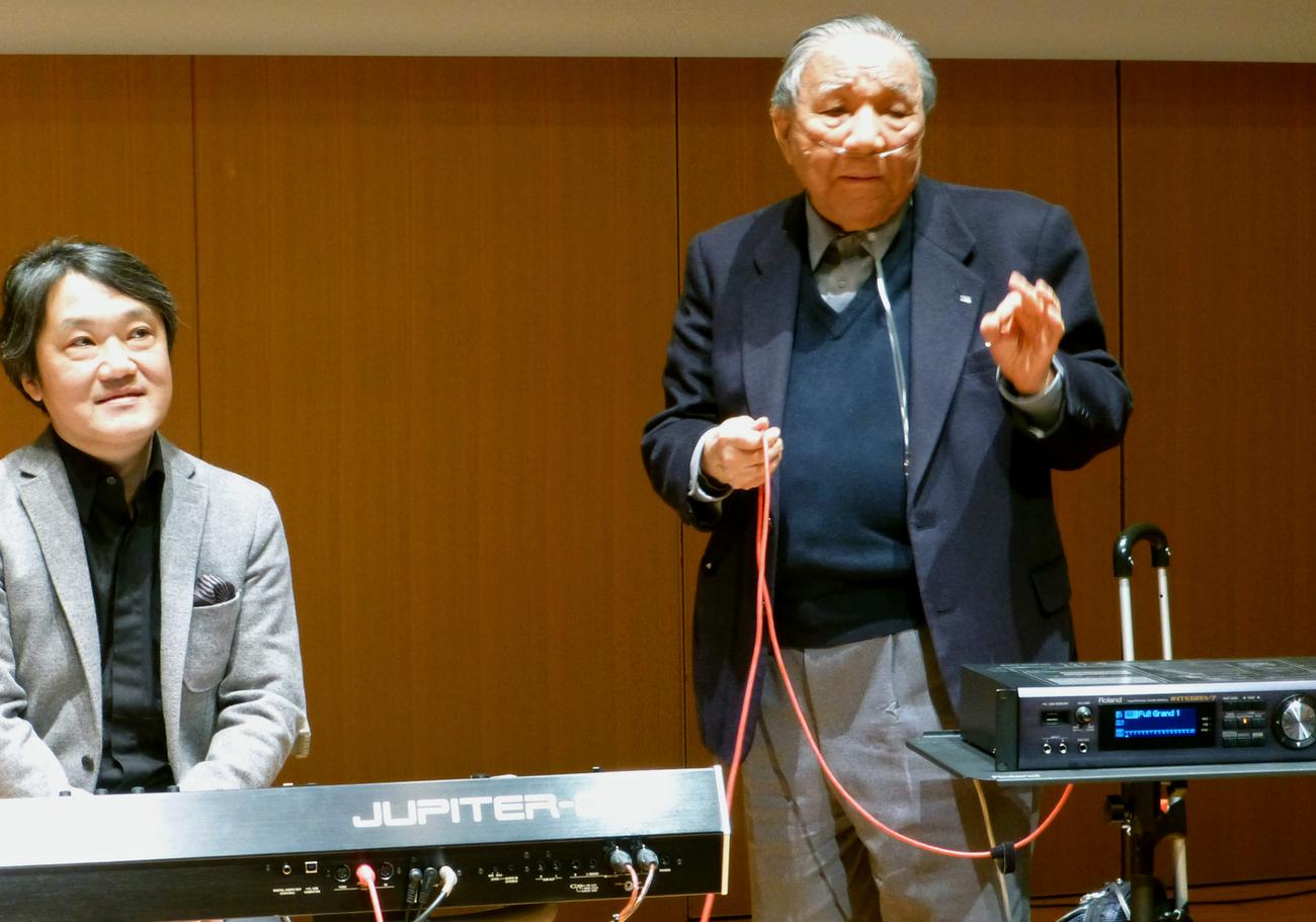 Ikutaro Kakehashi, créateur des synthétiseurs Roland, en 2013. [Keystone - Kyodo News via AP]