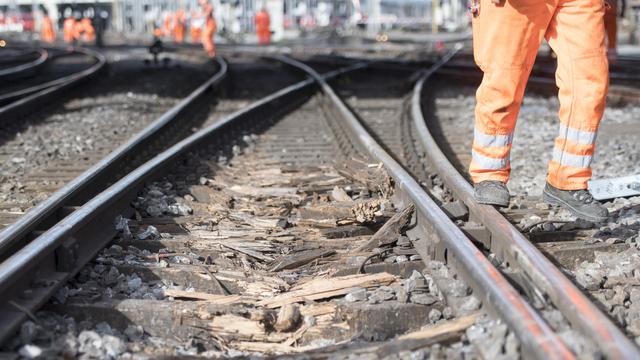 Près de 700 km de rails devraient être rénovés, selon le Tages-Anzeiger. [keystone - Urs Flueeler]