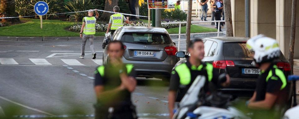 Des policiers catalans déployées sur le périmètre de l'attaque terroriste dans la ville balnéaire de Cambrils. [EPA/Keystone - Jaume Sellart]