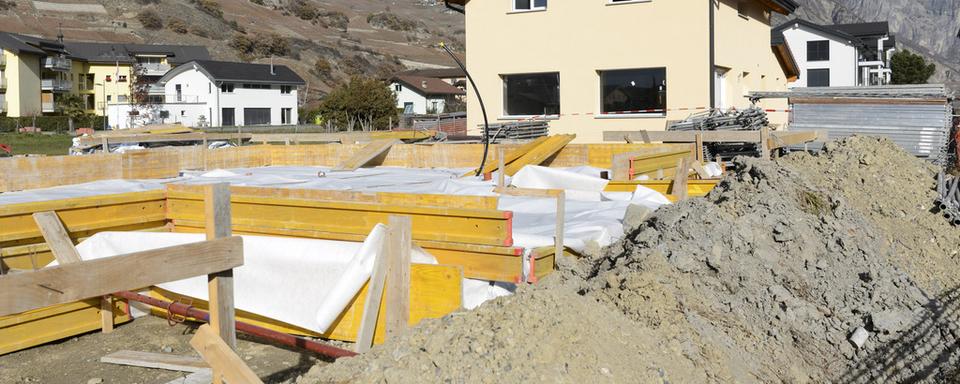 Une maison en construction à Saillon (Image d'illustration). [Keystone - Laurent Gilliéron]