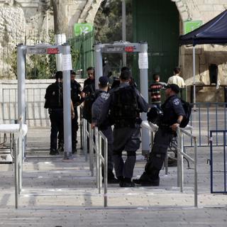Les portiques ont été retirés à l'entrée de la mosquée al-Aqsa. [AP/Keystone - Mahmoud Illean]