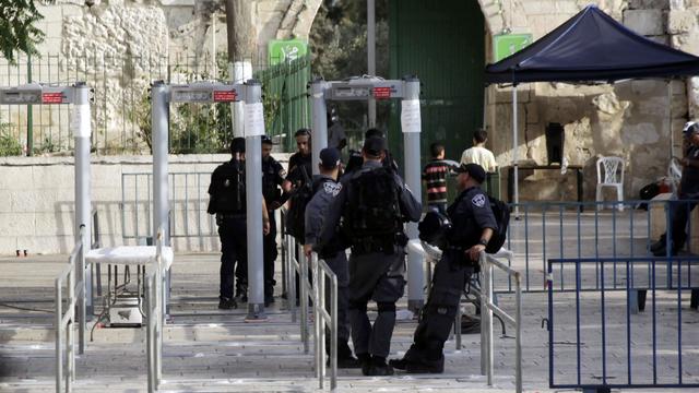 Les portiques ont été retirés à l'entrée de la mosquée al-Aqsa. [AP/Keystone - Mahmoud Illean]