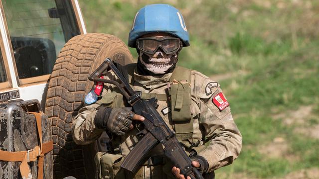 Un membre des casques bleus des Nations unies en Centrafrique. [Reuters - Baz Ratner]