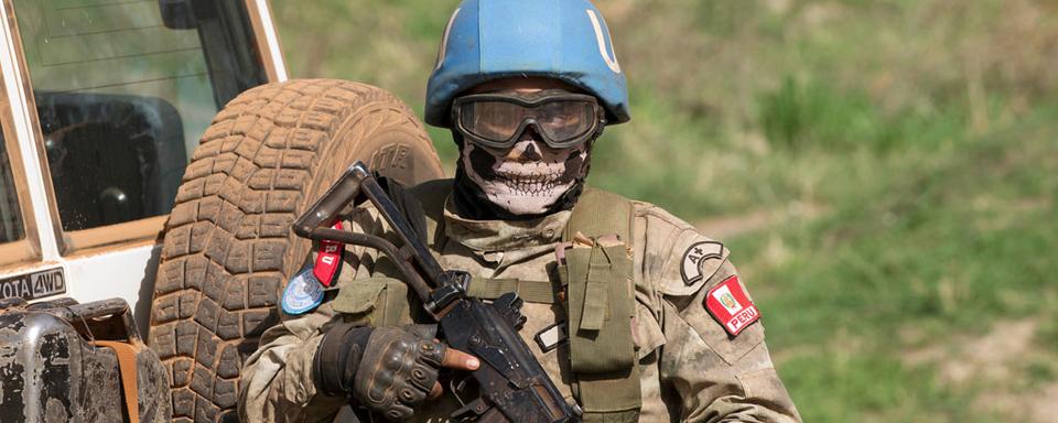 Un membre des casques bleus des Nations unies en Centrafrique. [Reuters - Baz Ratner]