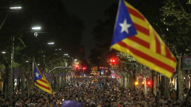 Près de 200'000 personnes ont manifesté mardi soir à Barcelone. [AP Photo/Manu Fernandez]