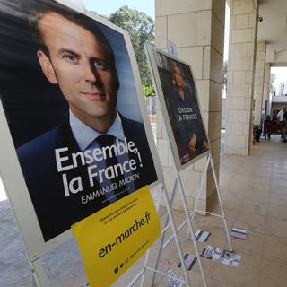Emmanuel Macron obtiendrait entre 62% et 65% des voix. [keystone - EPA/Nabil Mounzer]