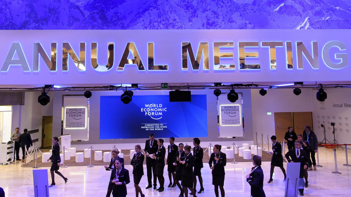 Le centre des Congrès à Davos est prêt pour accueillir le 47e Forum économique mondial. [keystone - Laurent Gillieron]
