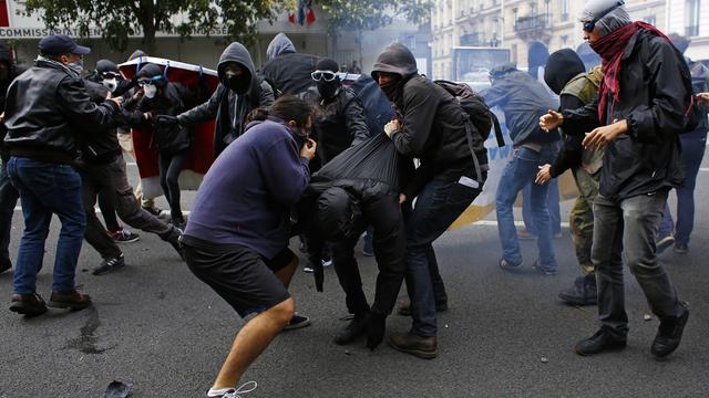 Des heurts lors des manifestations contre la réforme du Code du travail à Paris [Keystone - AP Photo/Thibault Camus]