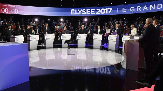 Les onze candidats à la présidentielle française à l'entame du deuxième débat. [Lionel Bonaventure]