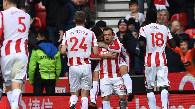 Shaqiri félicité par ses coéquipiers après son but. [Paul Ellis]