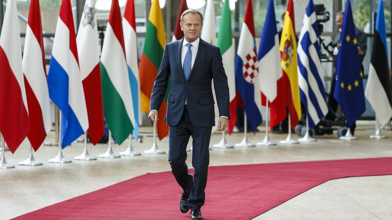 Le président du Conseil européen Donald Tusk à son arrivée au sommet de Bruxelles. [Keystone - EPA/JULIEN WARNAND]