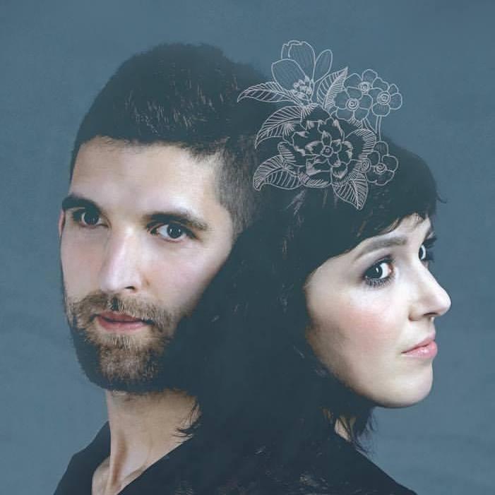 Sophie Burande et Léonard Gogniat, les membres du groupe Carrousel. [facebook.com/CarrouselOfficiel - facebook.com/CarrouselOfficiel]