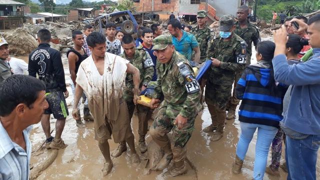 Plus 1000 secouristes ont été déployés à la recherche de survivants. [Colombian Armed Forces 6th Army]