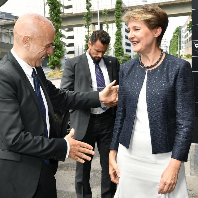 Le président du Conseil italien Marco Minniti reçu par Simonetta Sommaruga à Zurich, 12.06.2017. [Keystone - Walter Bieri]