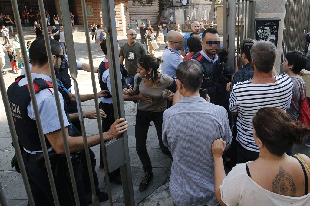 Les indépendantistes catalans occupent des écoles pour organiser le référendum [AFP - Pau Barrena]