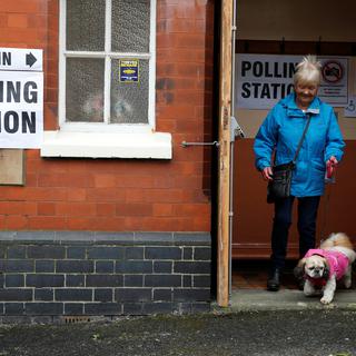 Les bureaux de vote britanniques sont ouverts jusqu'à 22h00. [Reuters - Paul Childs]