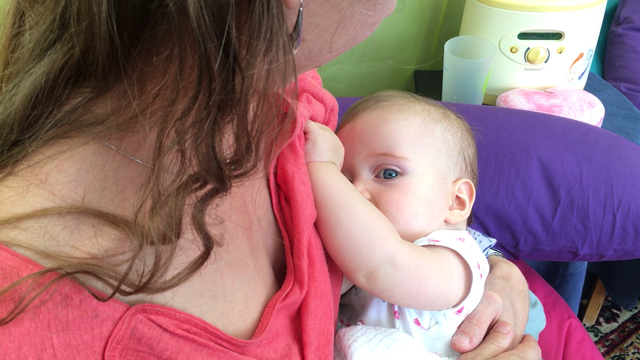 Le stand Esprit Sage-Femme accueille les parents et les bébés.