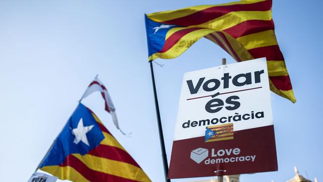 L'indépendance de la Catalogne divise la presse espagnole. [Sputnik/AFP - Maria Kalahorra]