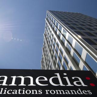 Le logo de Tamedia devant l'ancienne Tour Edipresse, à Lausanne. [Keystone - Jean-Christophe Bott]