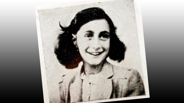 Une photographie originale d'Anne Frank exposée au Royaume-Uni. [EPA/Keystone - Anita Maric]