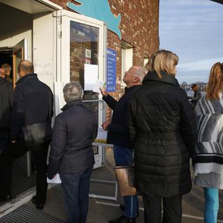 Un bureau de vote à La Haye, ce mercredi amtin 15 mars 2017. [AP Photo/Peter Dejong]