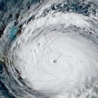 Images satellite de la Nasa qui montrent l'ouragan Irma passant au-dessus de l'est de l'île de Cuba et se dirigeant vers la Floride. [Courtesy NOAA National Weather Service National Hurricane Center]