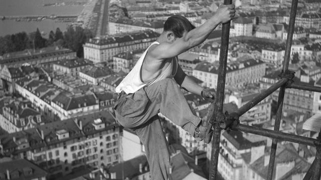 Ouvrier sur la tour de la cathédrale, 1949, Genève.
PDL
Musée national suisse [Musée national suisse - PDL]