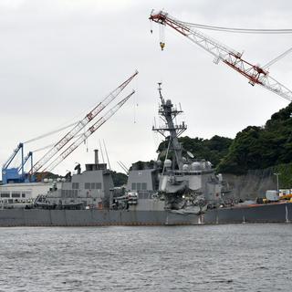 L'USS Fitzgerald dans la base navale japonais de Yokosuka après sa collision [EPA - Franck Robichon]