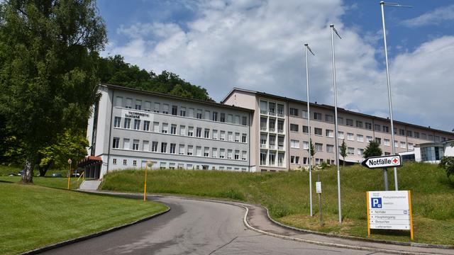 L'avenir de l'hôpital de Laufon concerne toute la région. [RTS - Gaël Klein]