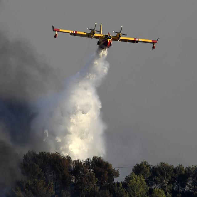 Plusieurs Canadair ont été engagés sur le sinistre (image prétexte). [AFP - Boris Horvat]