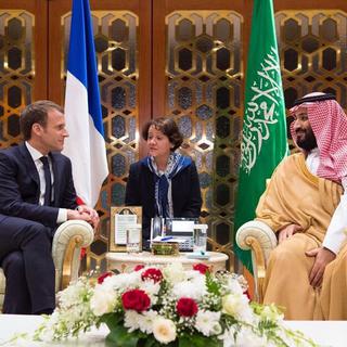 Emmanuel Macron a fait une visite surprise jeudi à Riyad. [AP/Keystone - Saudi Press Agency]