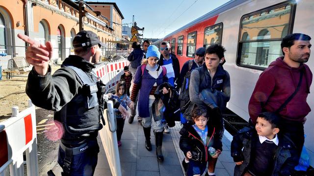 Des réfugiés arrivant à Passau, en Allemagne. [Anadolu Agency/AFP - Falk Heller]