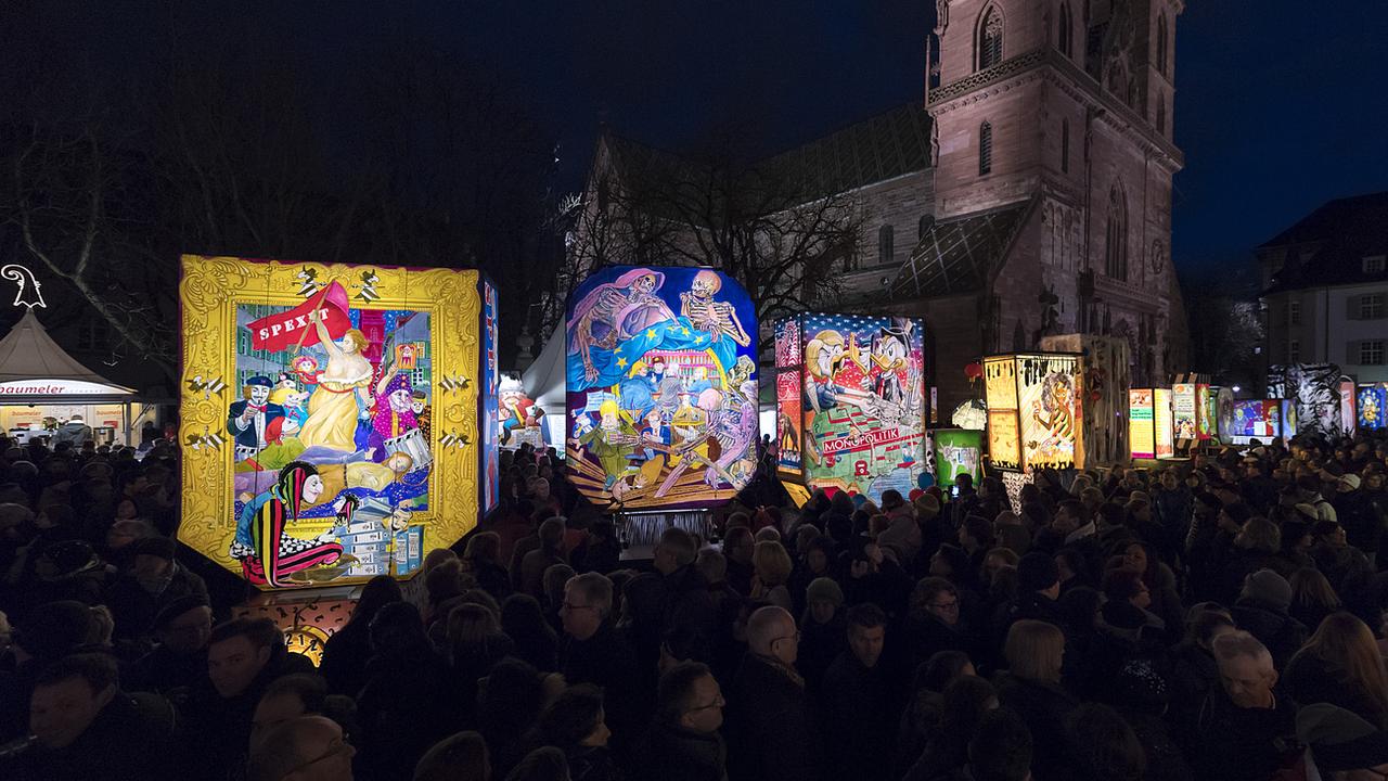 La foule du carnaval de Bâle, le 7 décembre 2017. [Keystone - Georgios Kefalas]