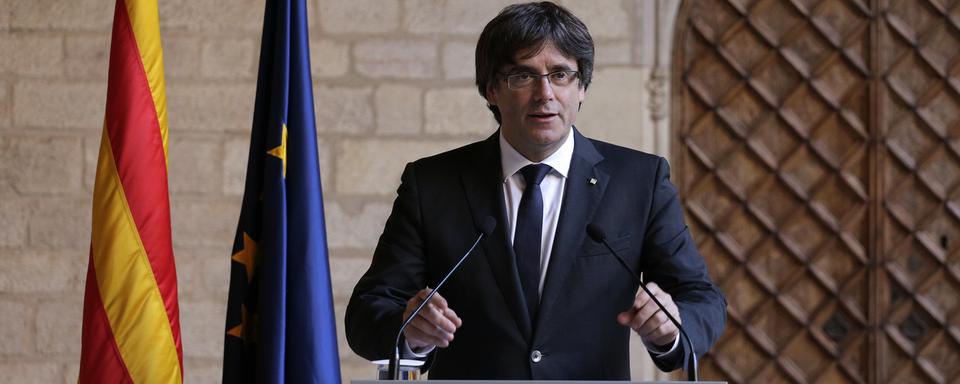 Le président de l'exécutif catalan Carles Puigdemont à Barcelone jeudi 26 octobre. [AP/Keystone - Emilio Morenatti]