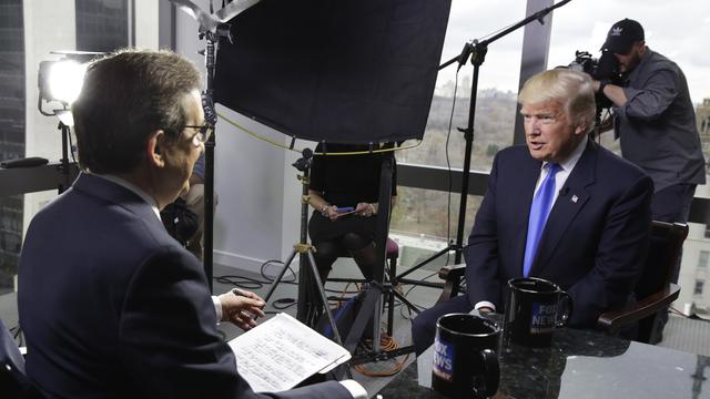 Donald Trump accorde un entretien à sa chaîne préférée Fox News, en décembre 2016. [AP Photo/Richard Drew]