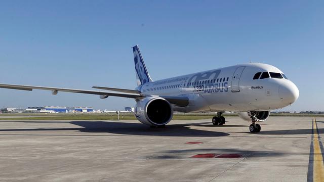 La commande porte sur des Airbus A320neo, ci-dessus lors de sa présentation en octobre 2017, et des A321neo. [Reuters - Regis Duvignau]