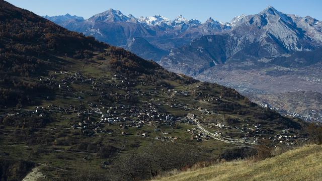 Les Alpes suisses et la plaine du Rhône photographiées depuis Nax, en Valais. [Keystone - Jean-Christophe Bott]