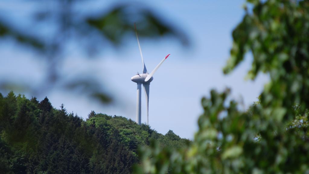 L’avenir de l’énergie éolienne toujours suspendu dans le Jura. [RTS - Gaël Klein]