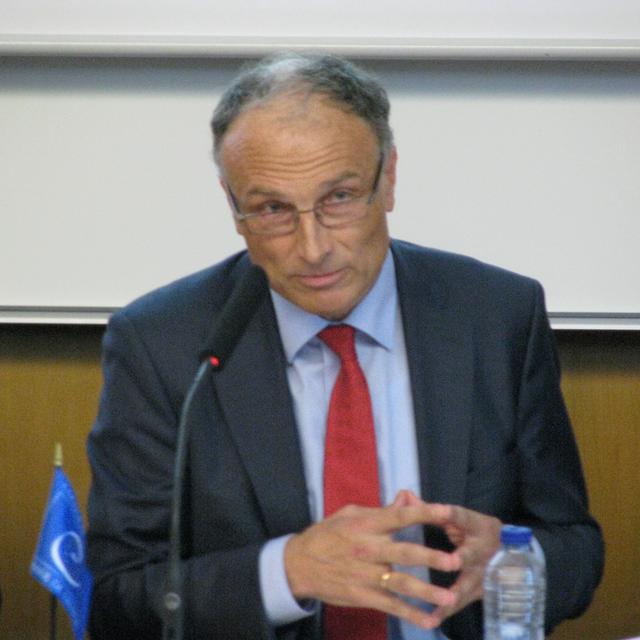 Denis Masmejan, journaliste au Temps, photographié lors d'une conférence à l'ENA à Strasbourg. [Conseil de l'Europe]