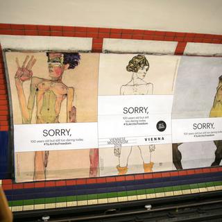 La campagne de publicité de la rétrospective d'Egon Schiele  a été considérée trop "osée" par Londres. [AFP - Christian Lendl]