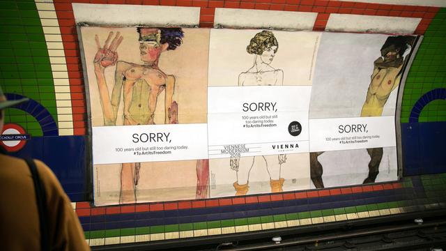 La campagne de publicité de la rétrospective d'Egon Schiele  a été considérée trop "osée" par Londres. [AFP - Christian Lendl]