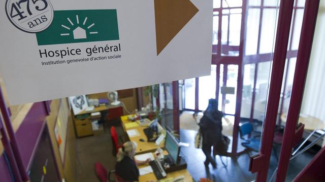 Vue du hall d'accueil du Centre d'action sociale de l'Hospice général, dans le quartier des Pâquis à Genève. [Salvatore Di Nolfi]