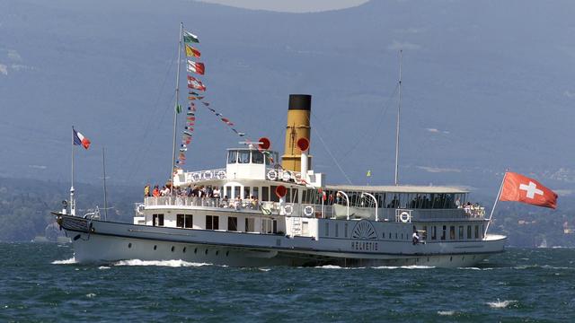 Le navire Helvétie, de la Compagnie générale de navigation (CGN), photographié en 2000. [Keystone - Fabrice Coffrini]