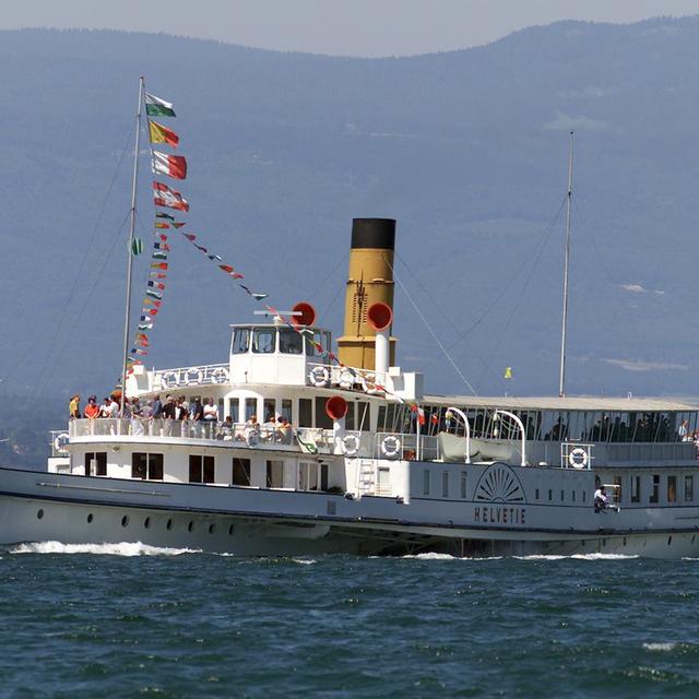 Le navire Helvétie, de la Compagnie générale de navigation (CGN), photographié en 2000. [Keystone - Fabrice Coffrini]