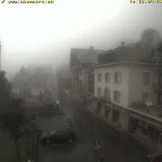 Webcam: pluie et brouillard sur Champéry mercredi matin. [champery.ch]
