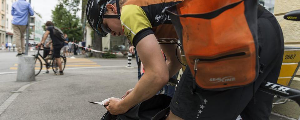 Les coursiers à vélo. [Keystone - Alessandro della Valle]