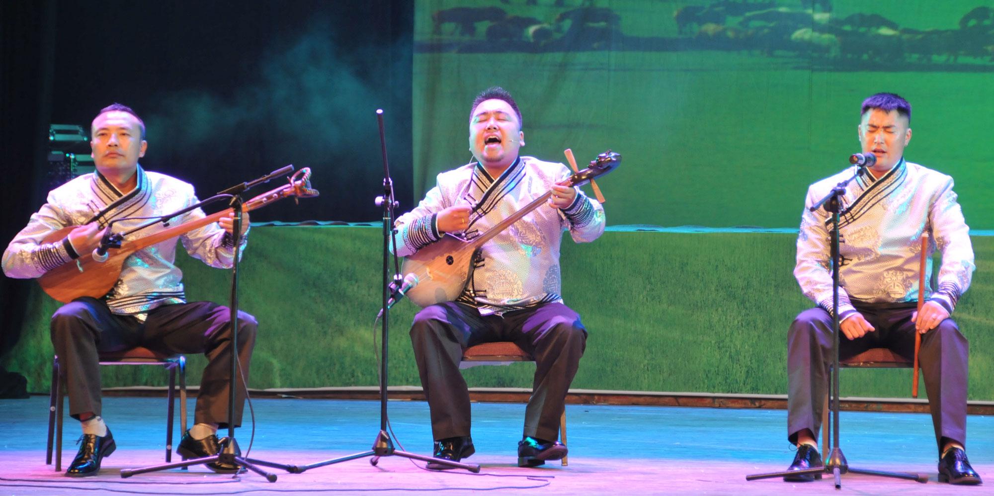 Des chanteurs traditionnels à Hohhot, le 5 août 2012. [AFP - Liu Yide]