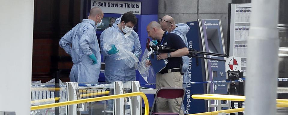 Les experts sont sur place après l'attentat de Manchester. [keystone - AP Photo/Kirsty Wigglesworth]