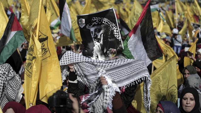 Près de 100'000 Plestiniens ont rendu hommage à Yasser Arafat, samedi, à Gaza. [AP Photo/Khalil Hamr]