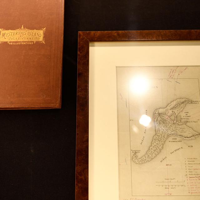 Jules Verne a imaginé très précisément l'Île mystérieuse en une carte détaillée. [AFP - Martin Bureau]